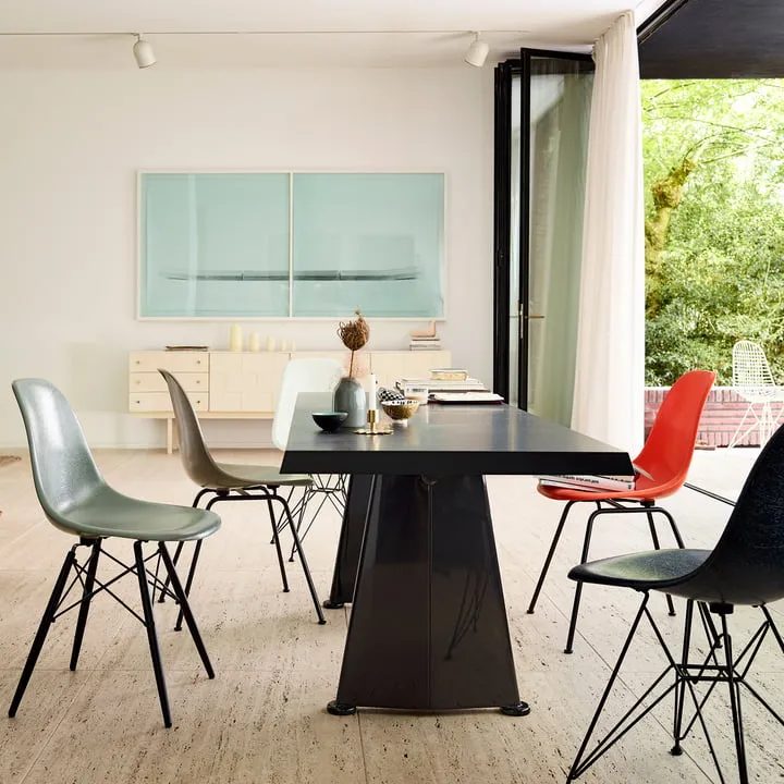 Chaise eames en fibre de verre dsw