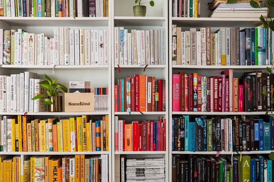Rangement livres 10 manieres originales de ranger ses livres
